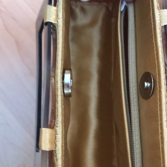 SALE💥Clutch gold fabric & amber coloured shell - Picture 4 of 5